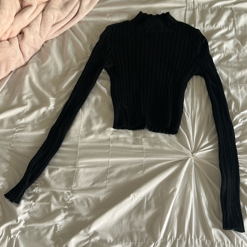 Black crop sweater